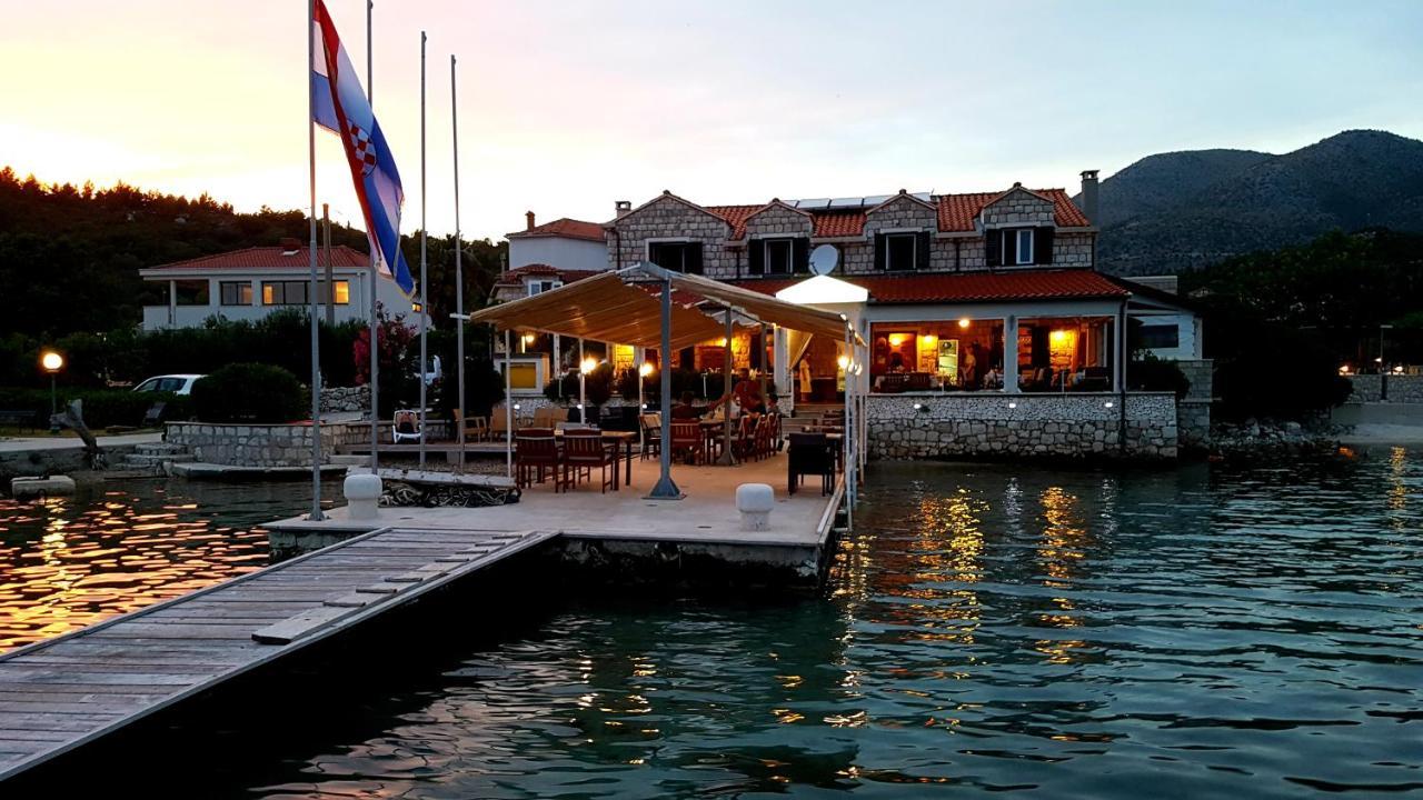 Sweet Village Hotel By The Sea Slano Eksteriør billede